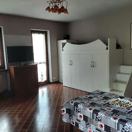 Le Chat Riant Fenis Bagian luar foto