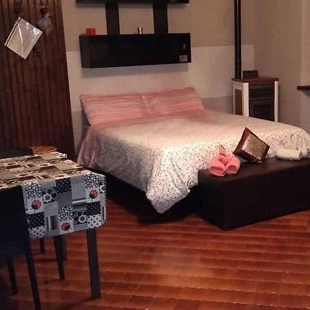 Le Chat Riant Fenis Bagian luar foto