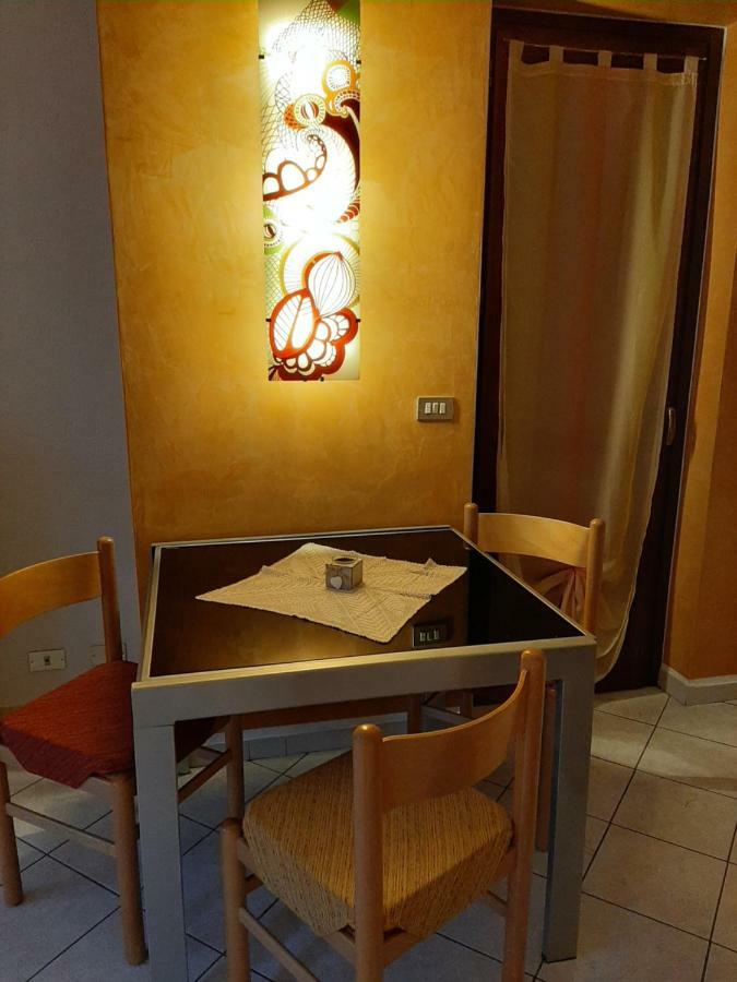 Le Chat Riant Fenis Bagian luar foto