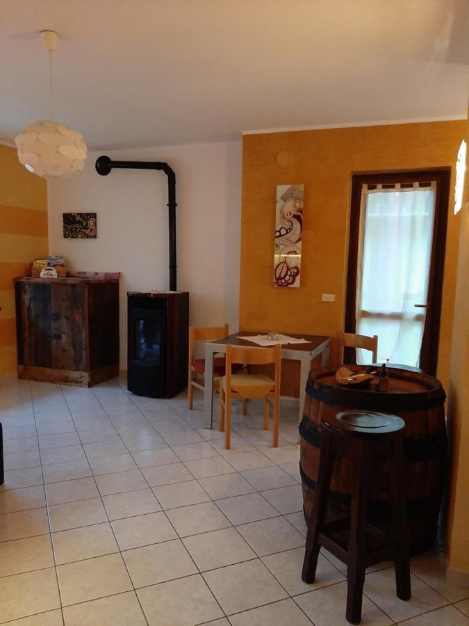 Le Chat Riant Fenis Bagian luar foto